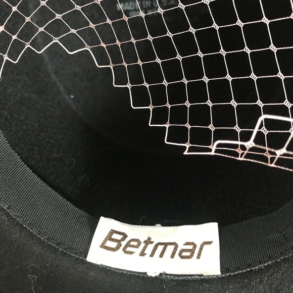 DRAMATIC VINTAGE BLACK FELT FEDORA - PURPLE FEATHER TRIM & WINGS + DOTTED VEIL - Picture 10 of 11